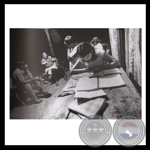 INDÍGENAS DEL PARAGUAY - Fotografía en blanco y negro de Juan Britos